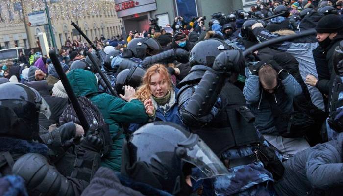 3,000 detained' in protests across Russia