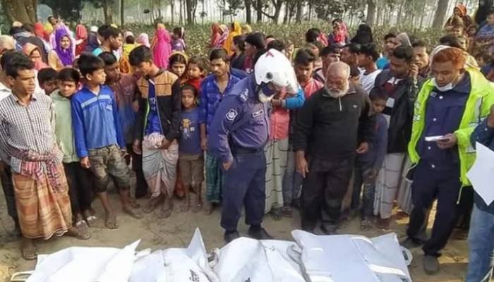 5 killed in Sirajganj bus-truck collision