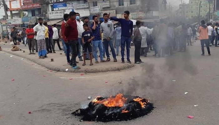 Transport workers and university students face off in Barisal