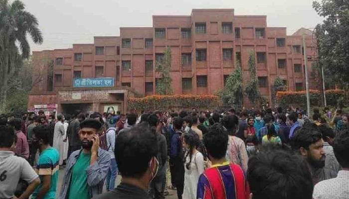 JU students continue demo demanding hall reopening