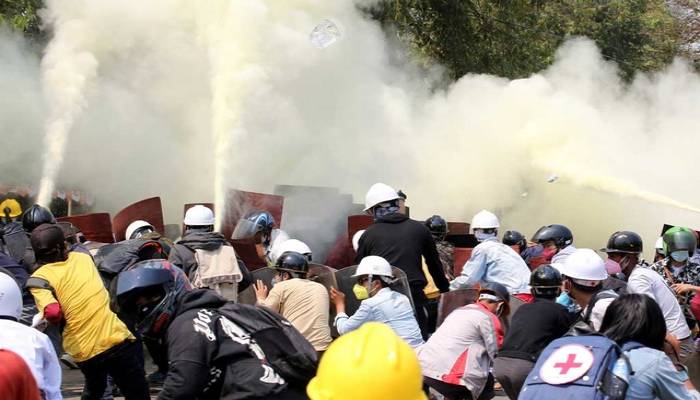 Trapped Myanmar protesters able to leave Yangon