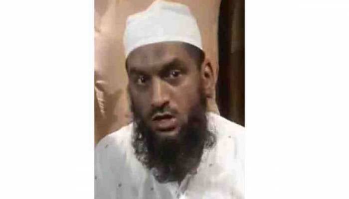 Journalist who 'pulled' Hefazat leader's beard attacked