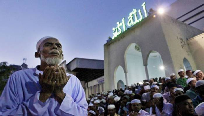 Maximum 20 devotees in Tarabih, regular prayers
