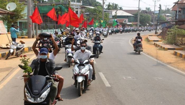 Myanmar protesters defy crackdown