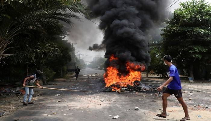 Junta cracks down on online critics