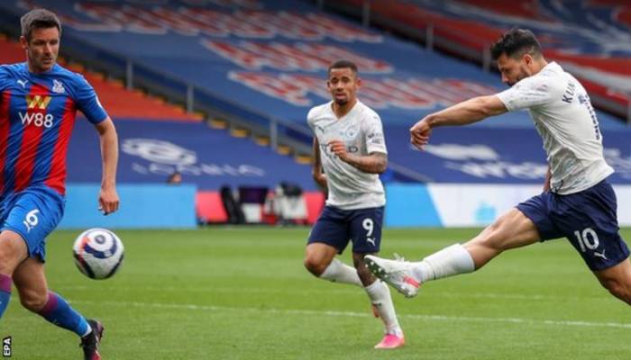 Man City beat Palace to close on title