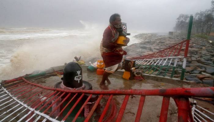 Powerful cyclone Yaas destroys homes in India