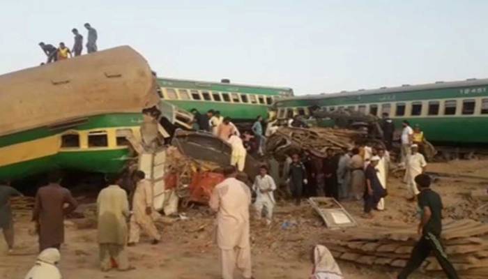 Train collision in Pakistan kills at least 30