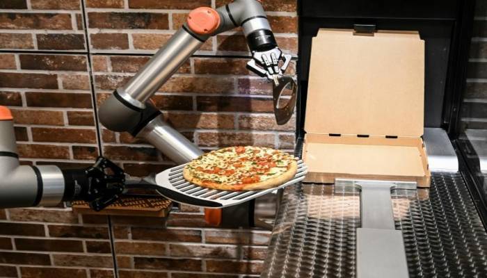 Paris gets a taste of pizza-making robots
