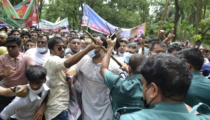 BNP-Police clash at Chandrima Udyan, 50 injured