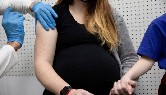 CDC recommends pregnant women get Covid-19 vaccine