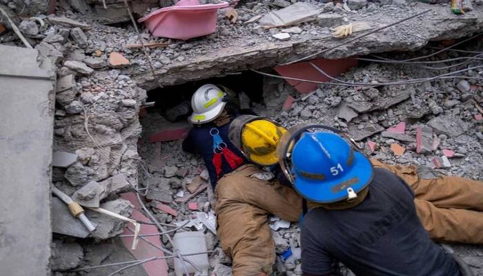 Haiti quake survivors cry for help as death toll nears 2,000