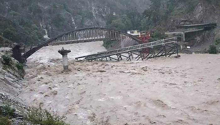 Death toll passes 150 in Nepal and India floods