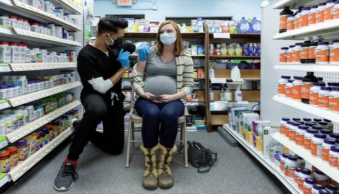 COVID vaccines not linked to pregnancy loss