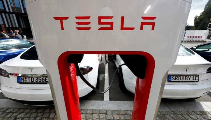 Tesla to pay $137m over racist treatment