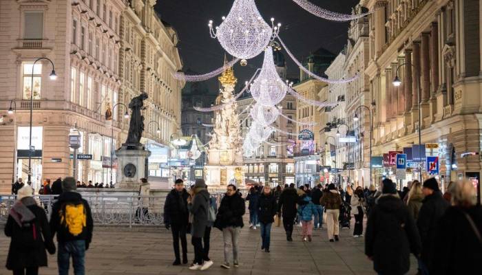 Covid: Austria introduces lockdown for unvaccinated