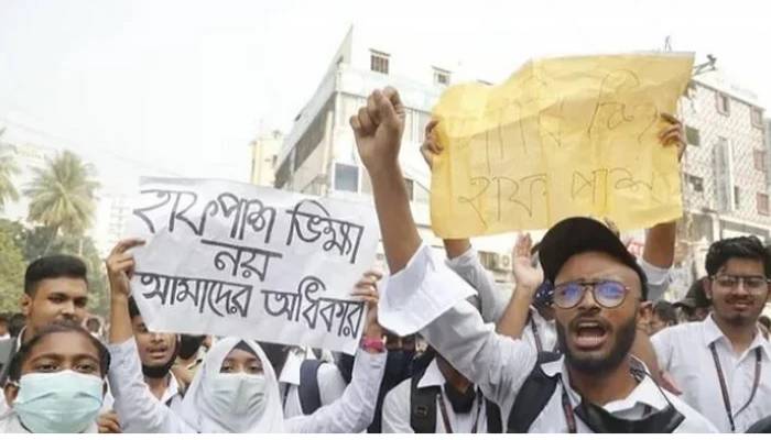 Half bus fare with some conditions for students in capital