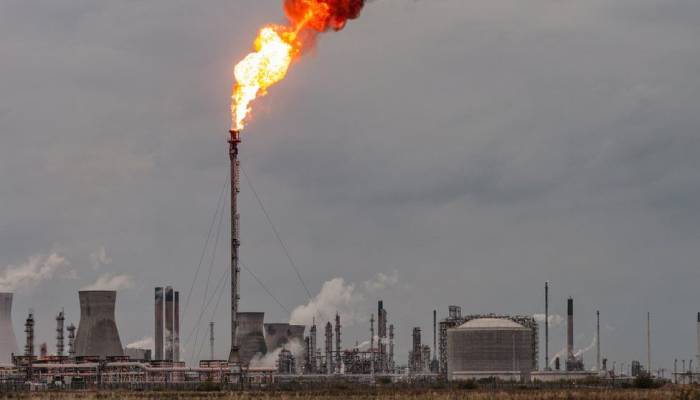 New draft climate deal weakens fossil fuel commitments