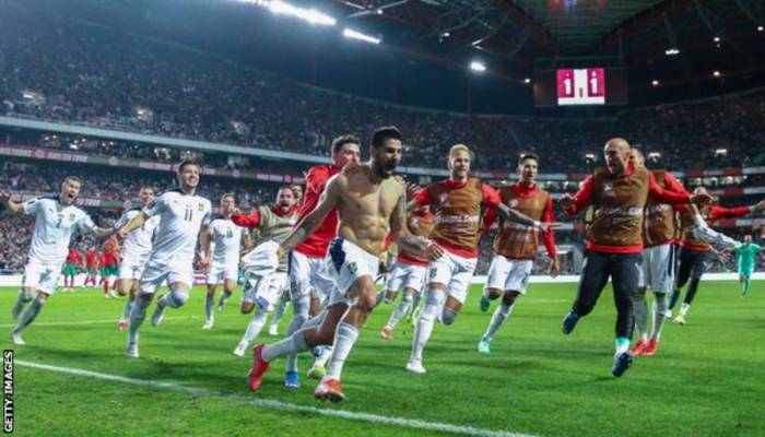 Mitrovic sends Serbia to World Cup