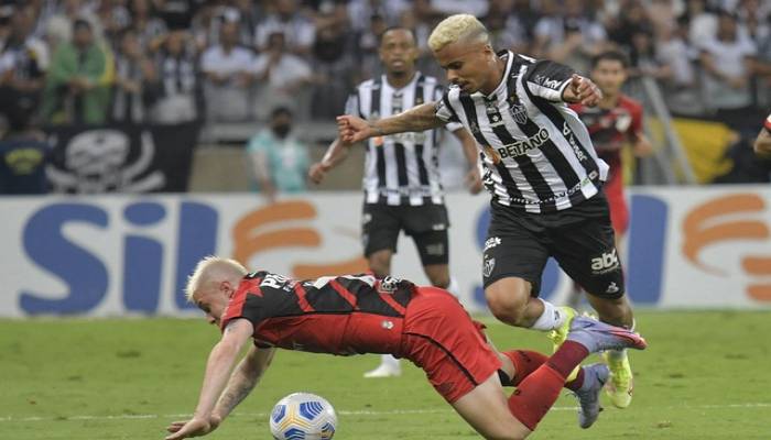 Vargas scores twice as Atletico win final first leg 4-0