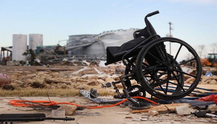 Tornadoes likely kill at least 100 in US