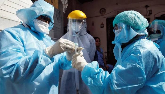 U.S. COVID-19 deaths up to 2,259 per day: Daily Mail