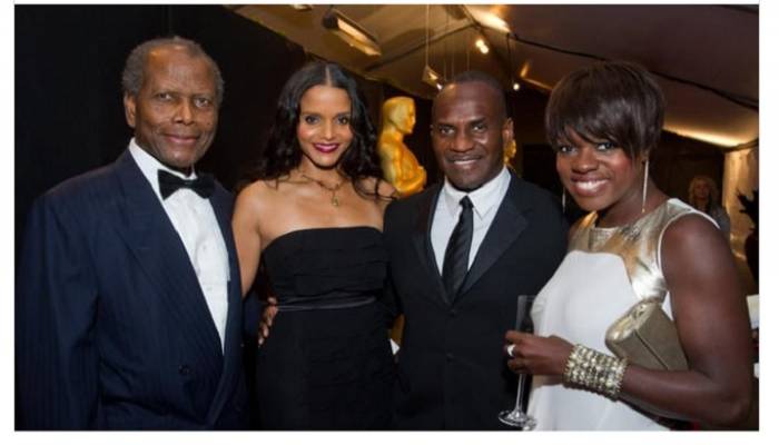 Sidney Poitier: Hollywood trailblazer dies aged 94