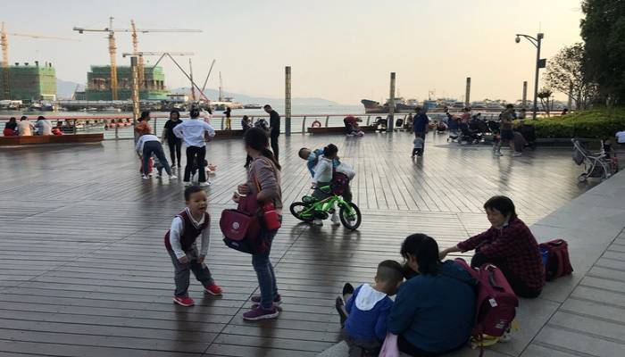 China's birth rate drops to record low in 2021