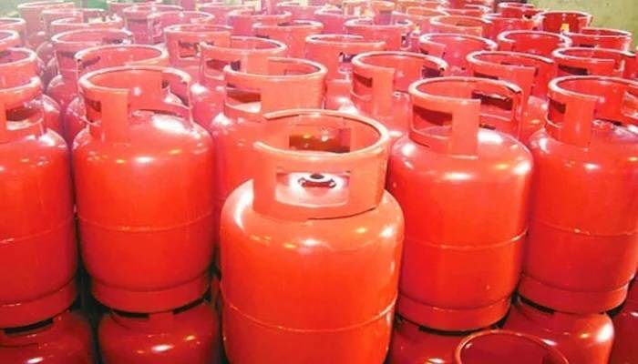 Price of cylinder gas comes down by Tk 4.15 per kg