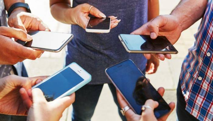 The people deciding to ditch their smartphones