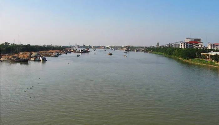 Trawler sinks in Buriganga with 50 passengers, 10 missing
