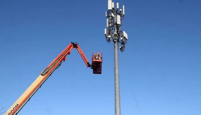 US officials ask AT&T, Verizon to delay 5G wireless over aviation safety concerns