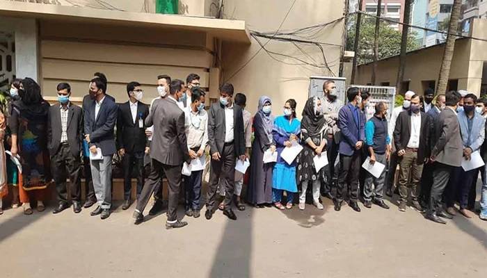 ACC officials form human chain in protesting colleague's termination