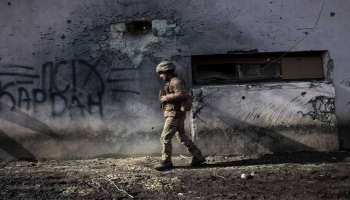Shelling escalates in Ukraine, as thousands flee fearing attack