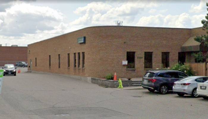 Canada mosque: Worshippers stop axe wielding attacker