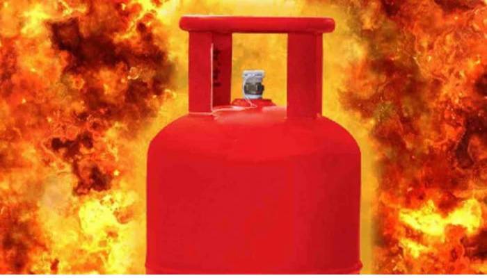 4 members of a family burned in Badda