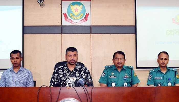 Five arrested for deceiving online customers