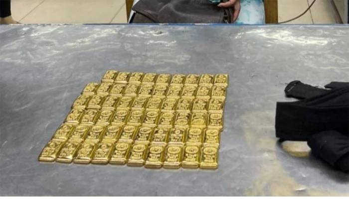 US citizen detained with 7 kg of gold in Shahjalal
