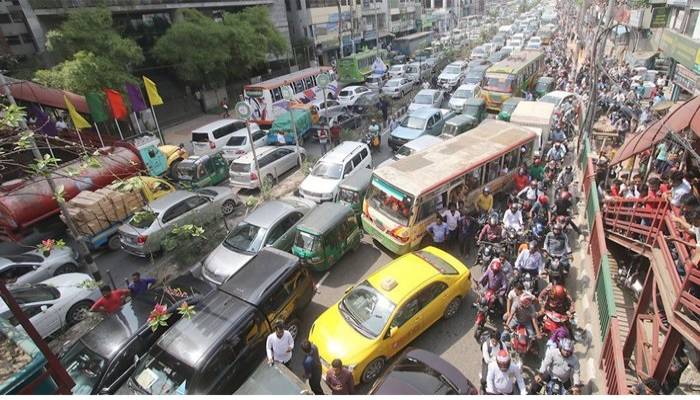 Acute traffic jam in capital due to clashes in New Market