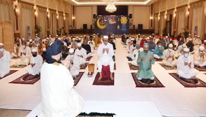 President offers Eid prayers at Bangabhaban