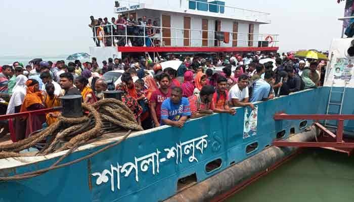 10-km tailback at Daulatdia ferry ghat