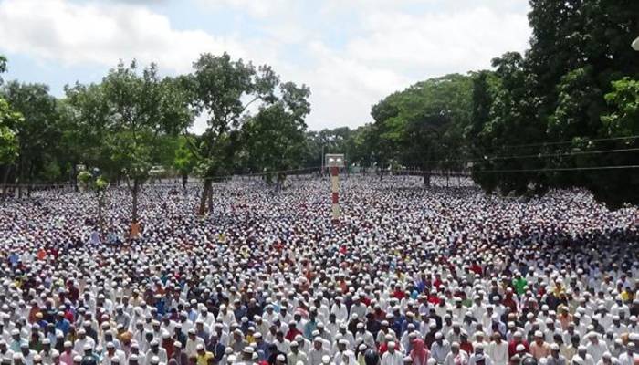 Millions of devotees perform prayers at Sholakia Eidgah