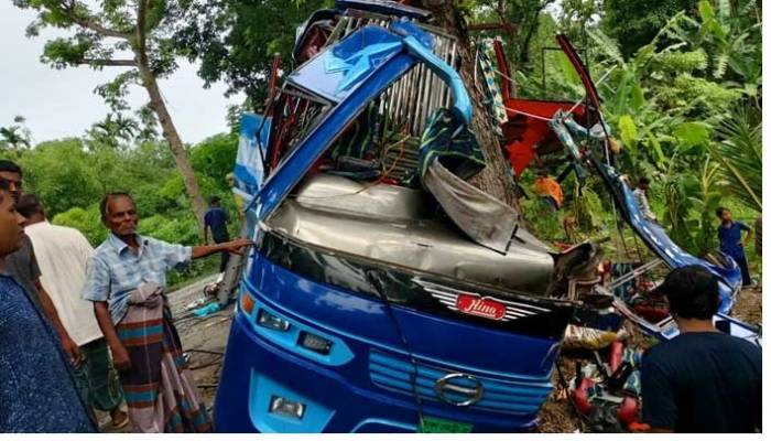 Bus crash into a tree in Barishal leaves 10 dead