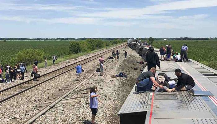 3 killed, dozens hurt in Amtrak train crash in Missouri