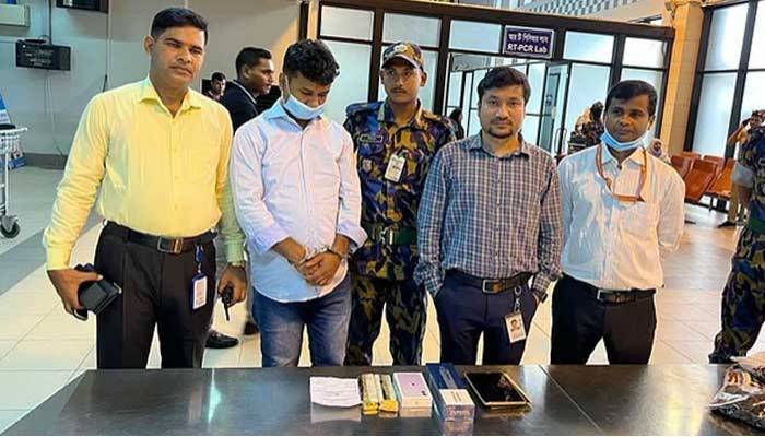 Passengers held with 4 kg of gold in Shah Amanat