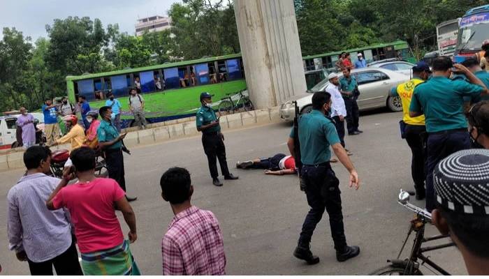Policeman killed in city road crash