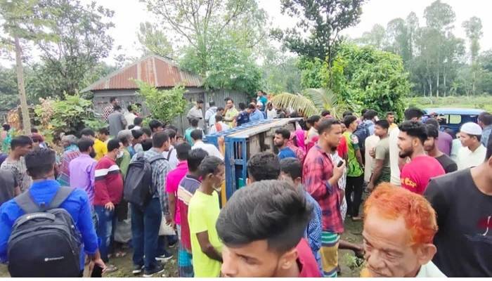 3 killed as train hits pickup in Raipura