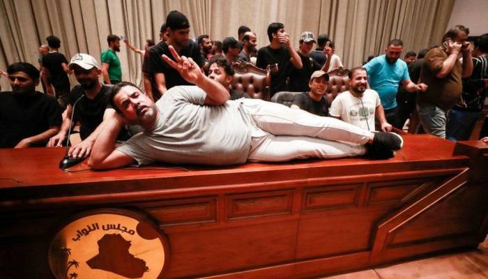 Crowds of protesters storm Iraqi parliament
