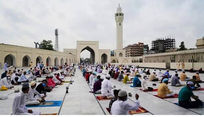 5 Eid jamaats at Baitul Mukarram