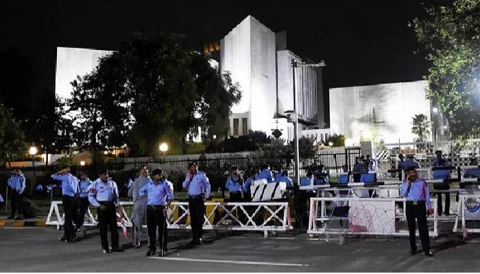 Pakistan court hands power to ousted premier Khan's ally in key province